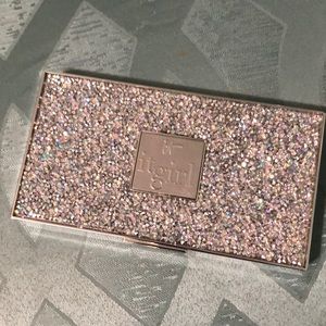 It cosmetics, It Girl pallet. Limited edition